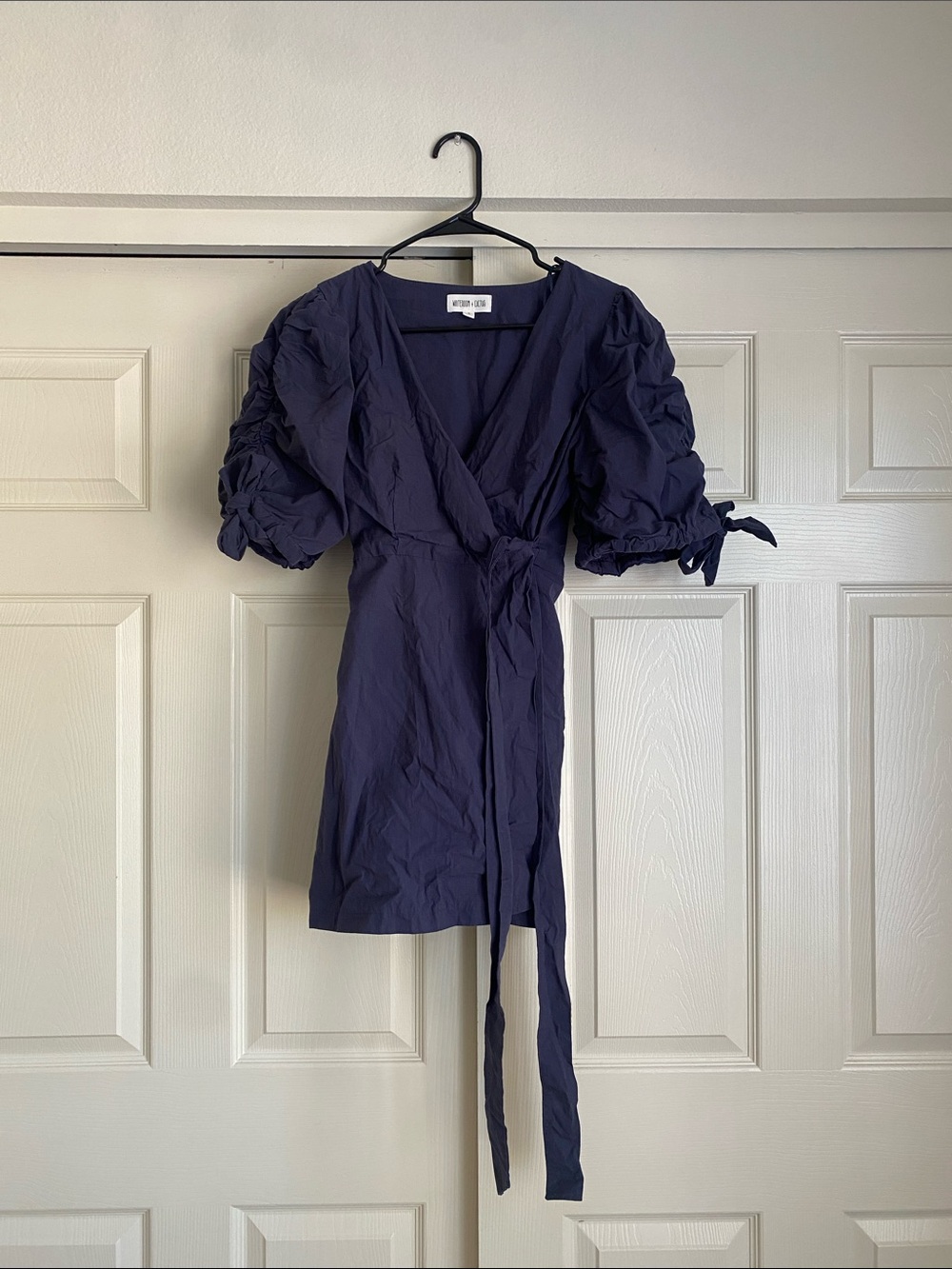🌼 White room + Cactus Puff Sleeve Dress Women’s size Small in Navy